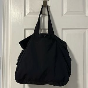 Lululemon side cinch shopper bag